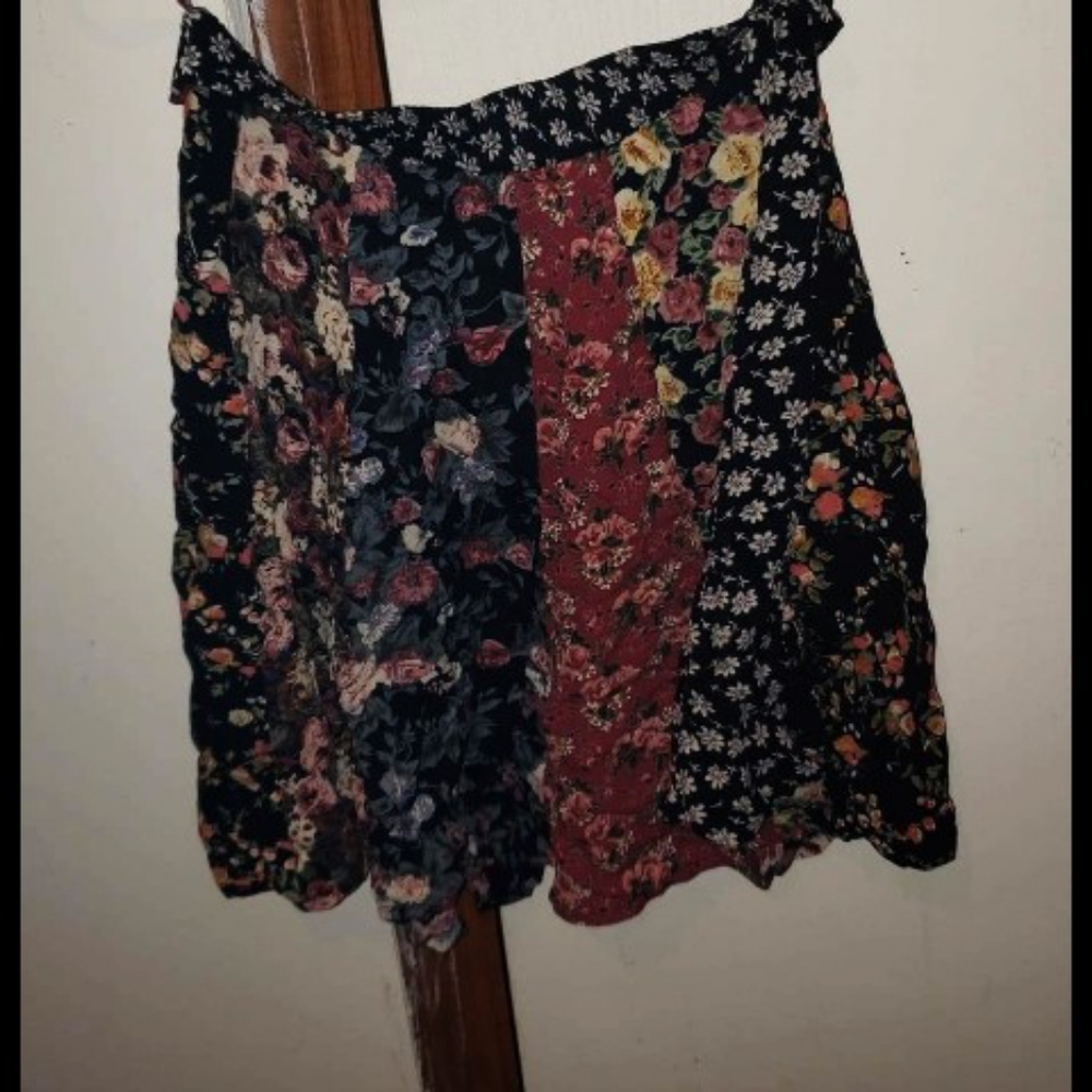 Skirt - Picture 2 of 2